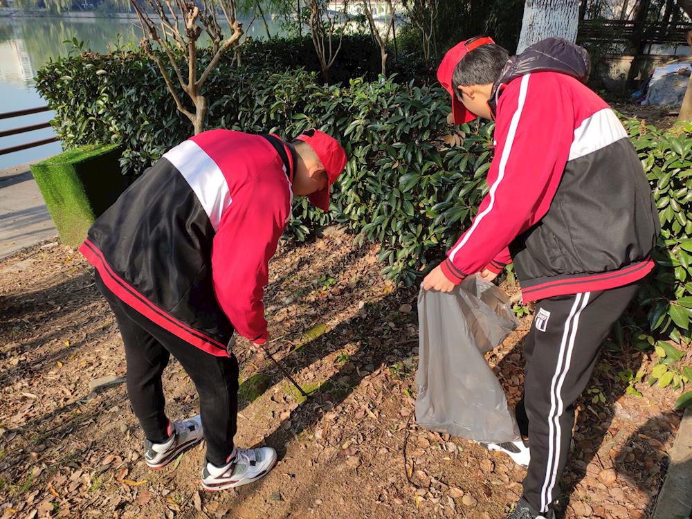 2b1d8c7a821647b79eafec67ad2640c6.jpg 2b1d8c7a821647b79eafec67ad2640c6.jpg