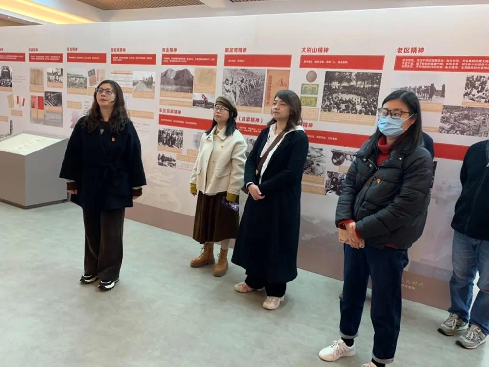 f2803ed2b3d84e97a3631ad8a5e20ab1.jpg f2803ed2b3d84e97a3631ad8a5e20ab1.jpg