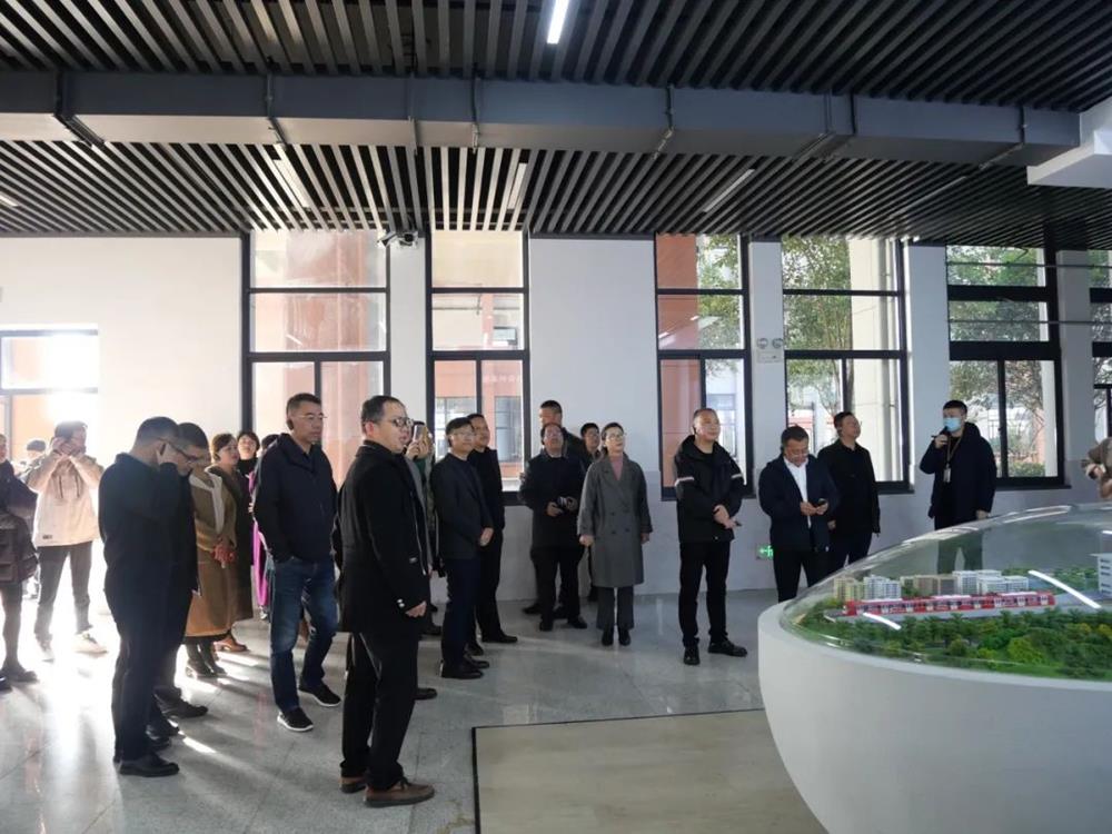 24c2880f034543b59fb5dea1de20b013.jpg 24c2880f034543b59fb5dea1de20b013.jpg