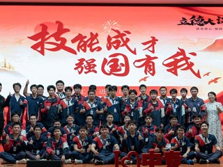 劳模工匠进校园